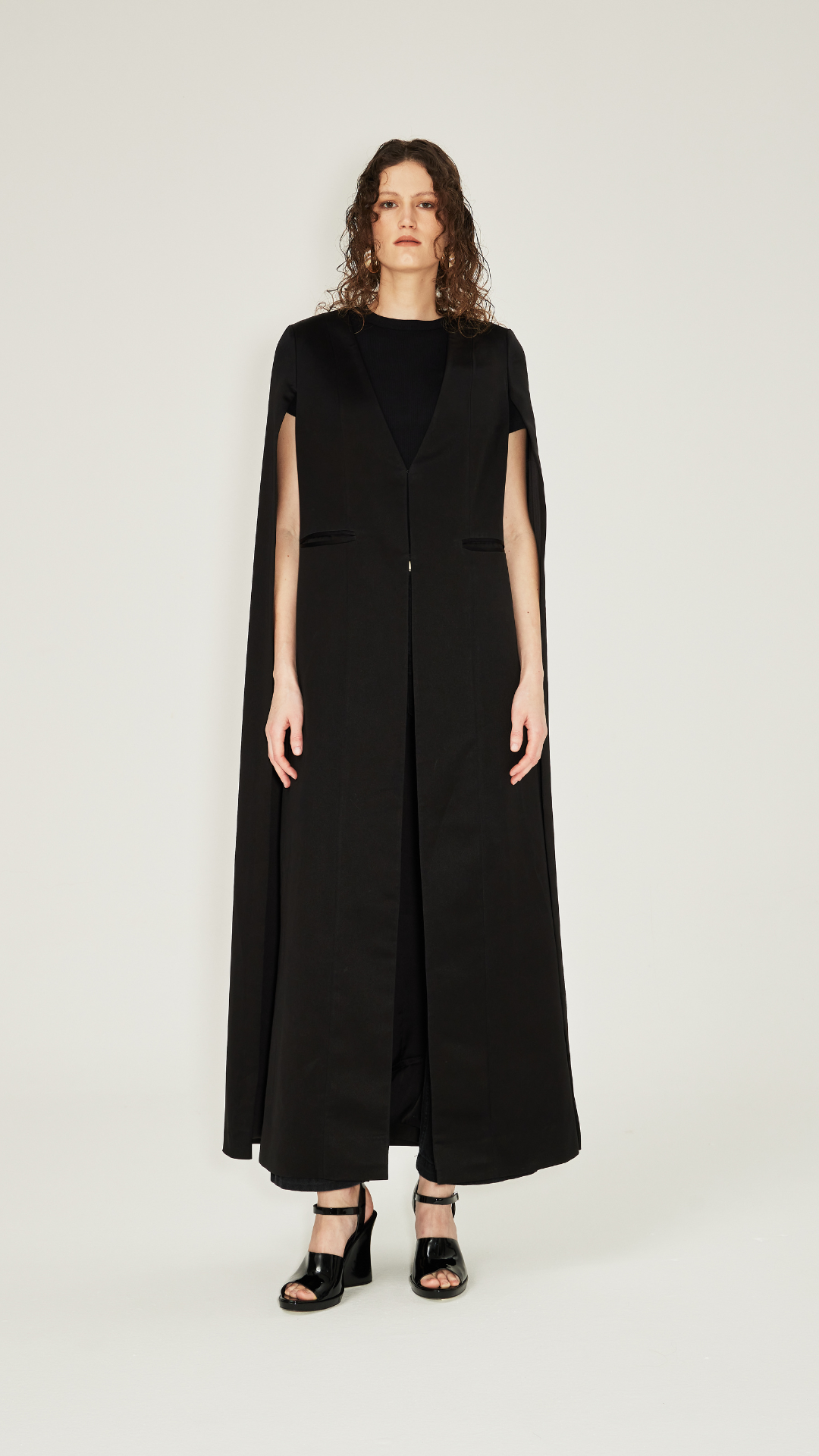 HEM0003 - Cape 0.1 - Black