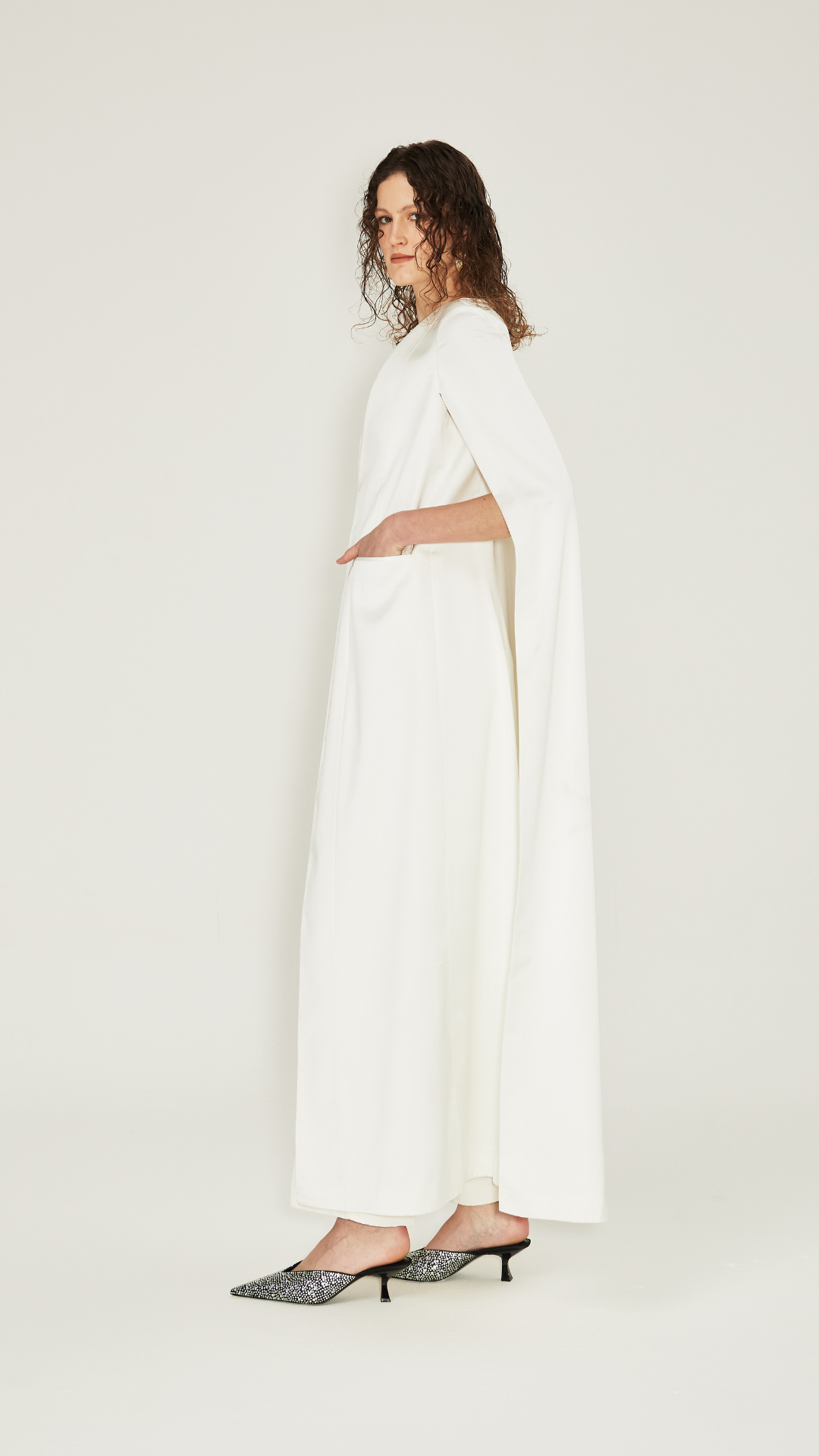 HEM0004 - Cape 0.1 - Off White