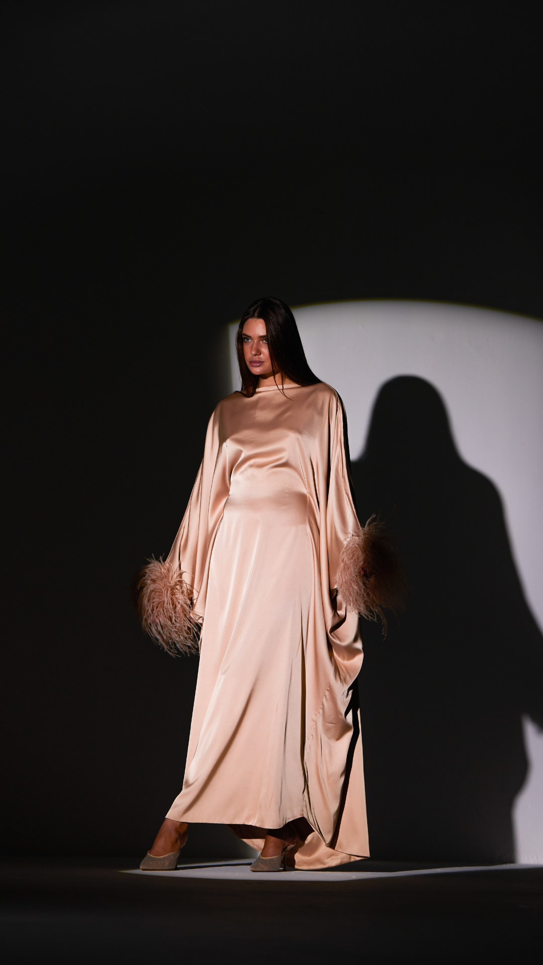 HEM0026 - Feather Kaftan Silk Beige